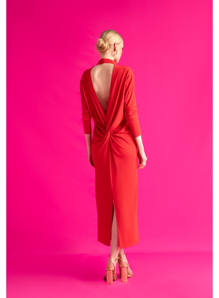 Vestido en crepé ligero con mangas murciélago y espalda descubierta para invitada de boda