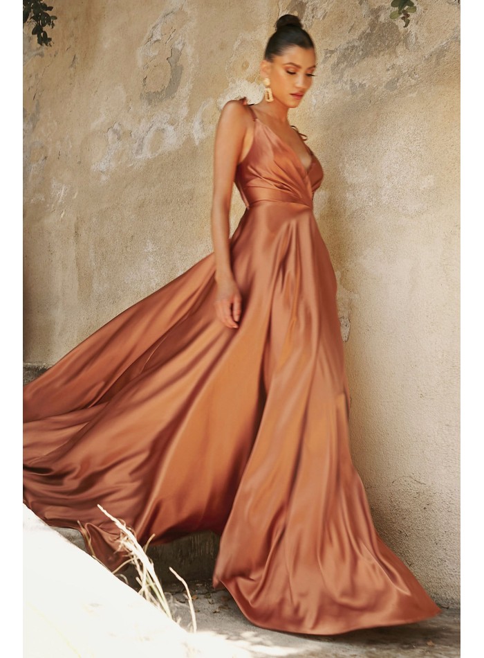 Evening dress in satin with crossed neckline...