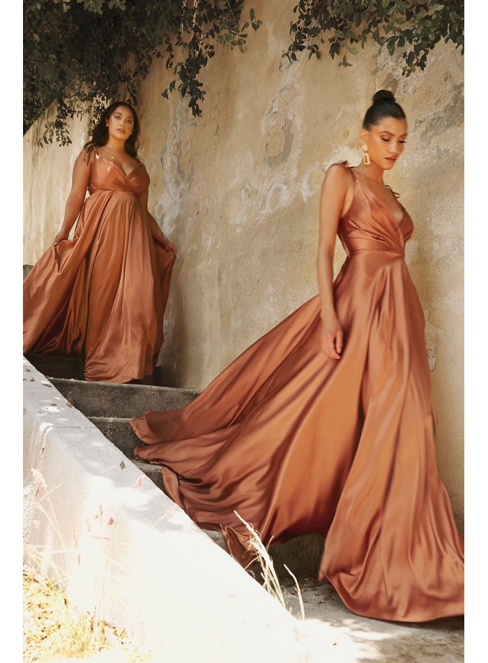 Evening dress in satin with crossed neckline...