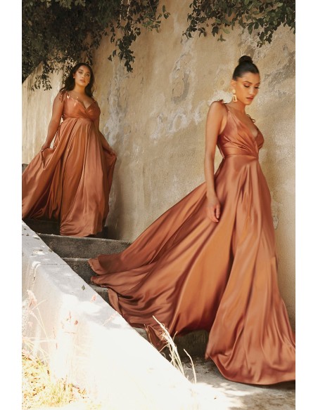 talla grande del vestido de invitada en saten con abertura