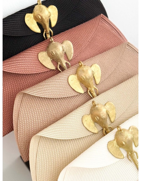 Bolso crudo de rafia con cierre de elefante en bronce 2