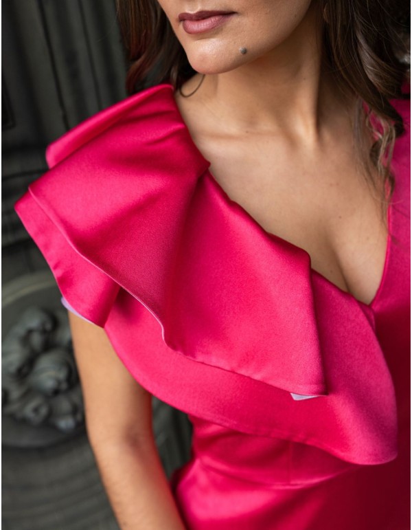 Short party dress with ruffle at the neckline 2