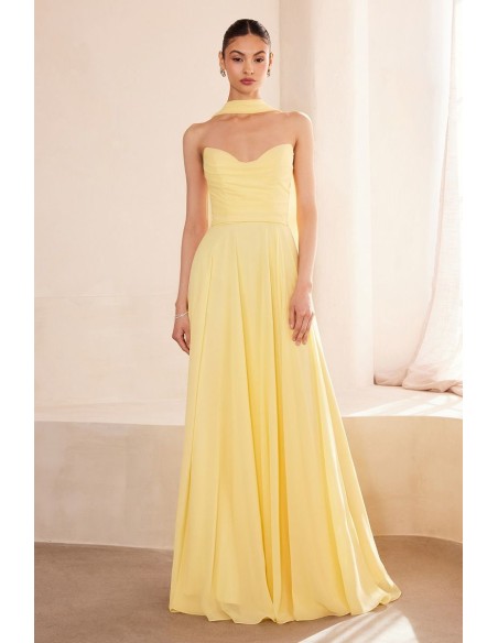 Robe d'invité longue et sans bretelles avec châle assorti