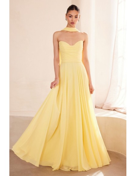 Vestido de invitada largo palabra de honor con falda de vuelo y chal a conjunto, ideal para bodas y eventos especiales. amarillo