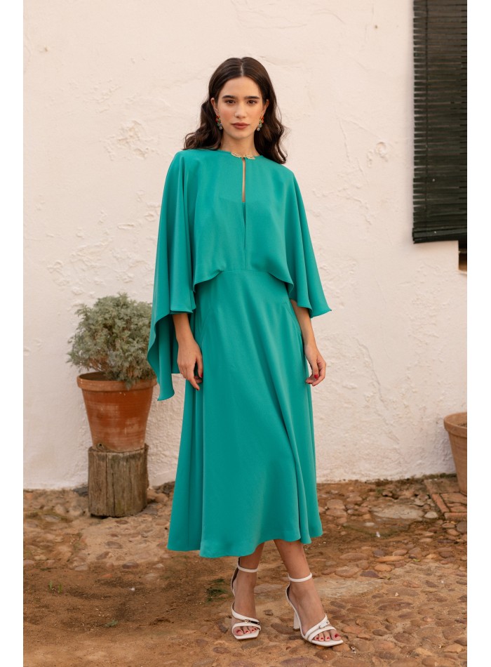 Robe midi turquoise avec cape asymétrique