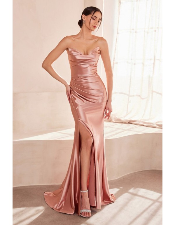 Robe d'invité sans bretelles en satin décolleté en cœur