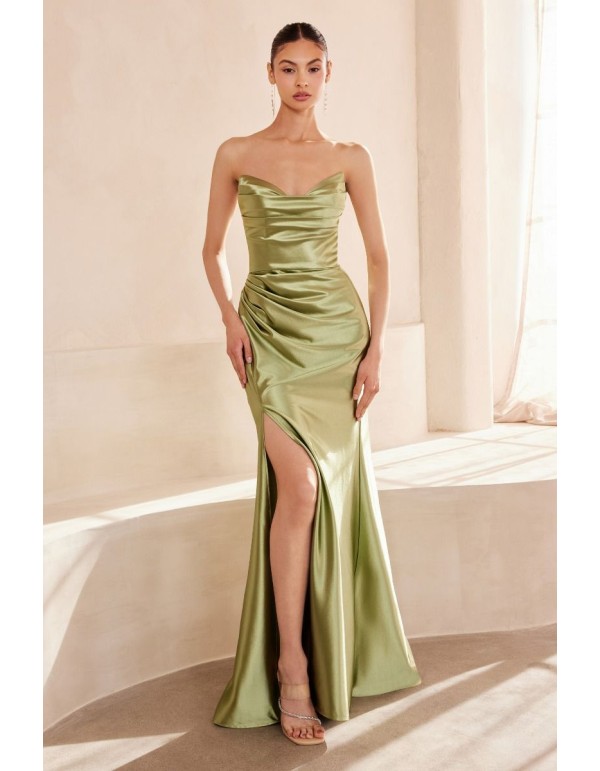 Robe d'invité sans bretelles en satin décolleté en cœur