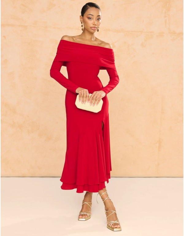Vestido rojo de cuello barca y manga larga con falda asimetrica 2