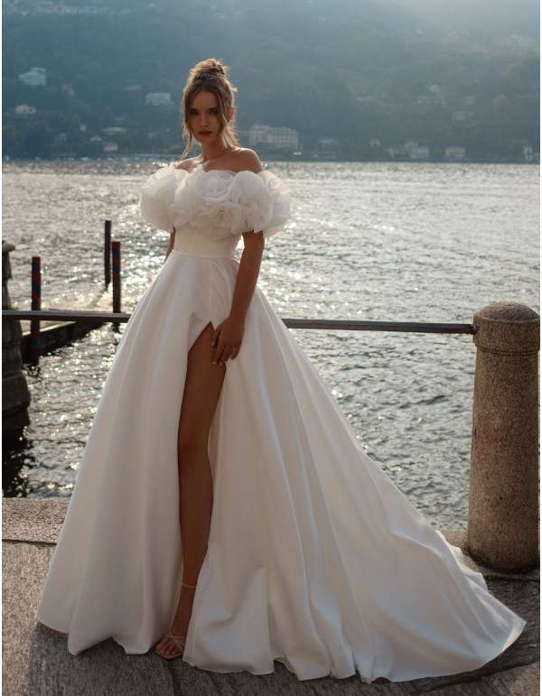 Long wedding dress with slit and detachable neckline