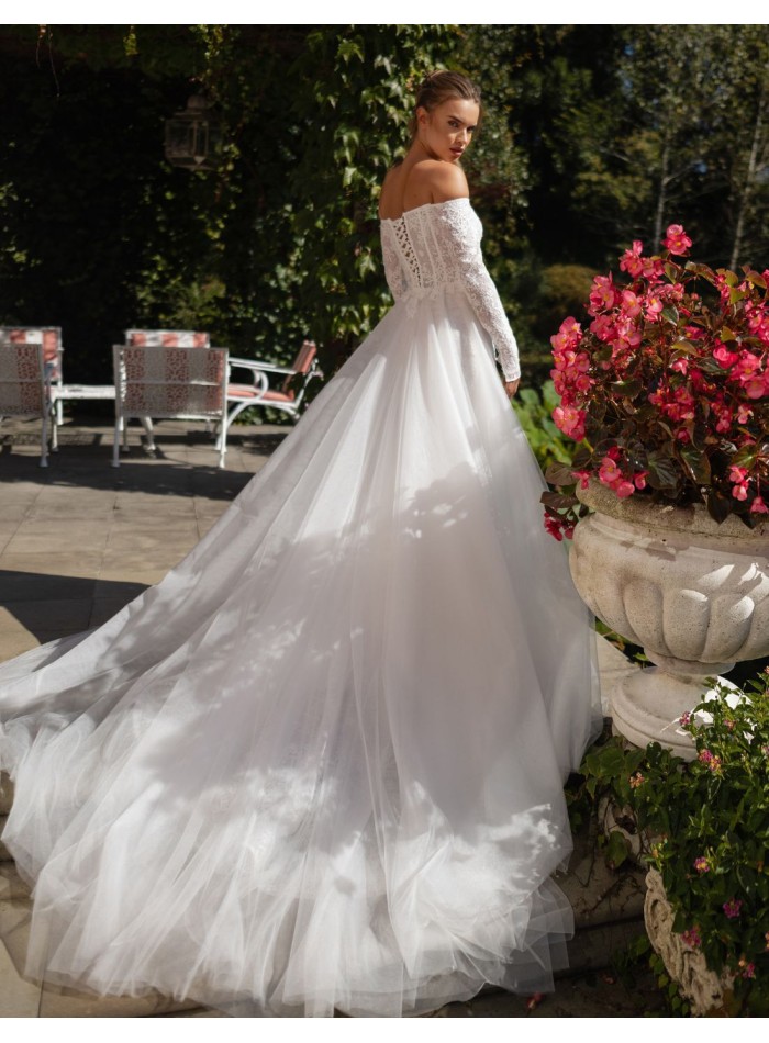 Robe de mariée en dentelle avec encolure...
