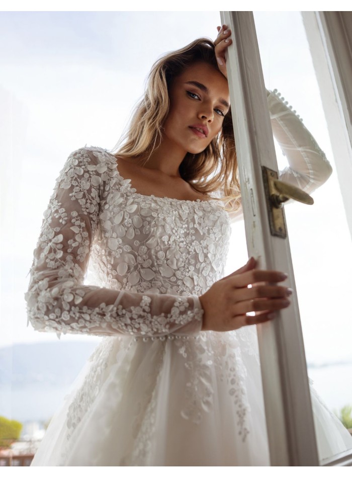 Robe de mariée longue avec encolure carrée et...