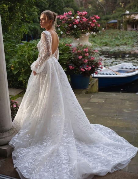 Long cut-out wedding dress with long puffed sleeves