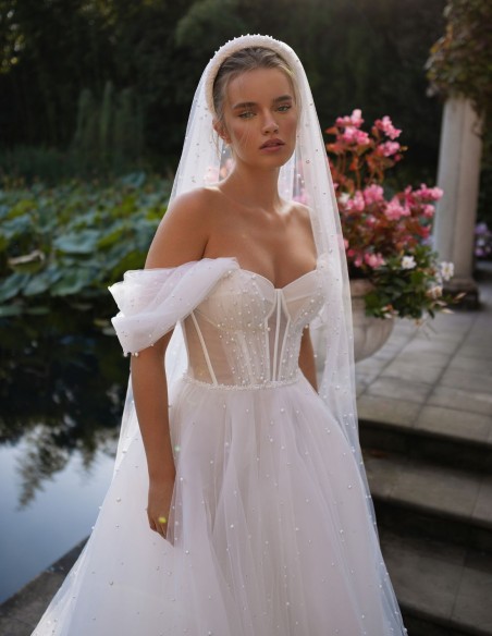 Ivory wedding dress with sweetheart neckline and open back