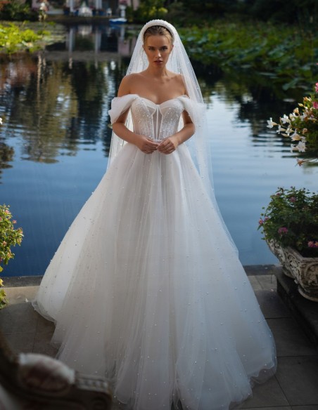 Robe de mariée ivoire avec décolleté en cœur et dos ouvert