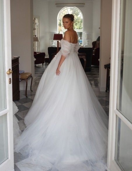 Robe de mariée ivoire en tulle avec décolleté bustier