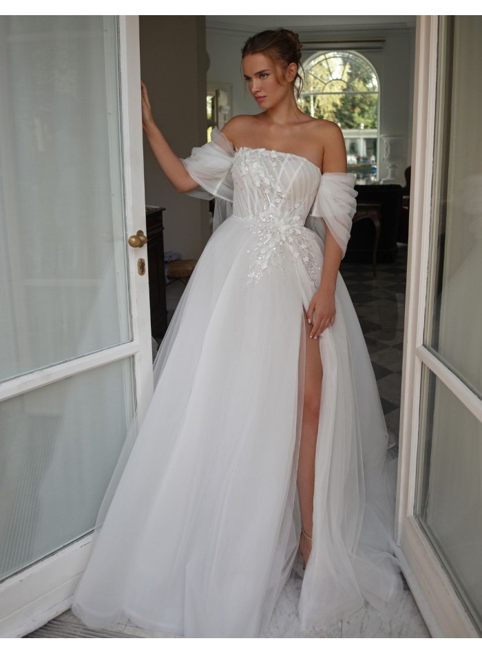 Ivory wedding dress in tulle with strapless...