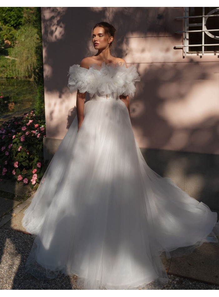 Robe de mariée ivoire en tulle avec décolleté...