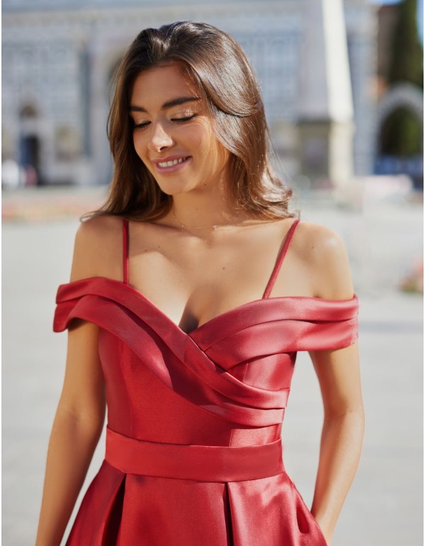 Robe de soirée longue en mikado avec encolure bardot