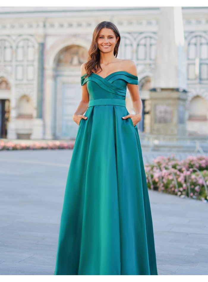 Robe de soirée longue en mikado avec encolure...