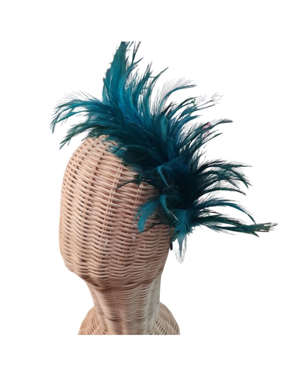 Diadema de invitada con plumas verde petroleo para bodas de dia