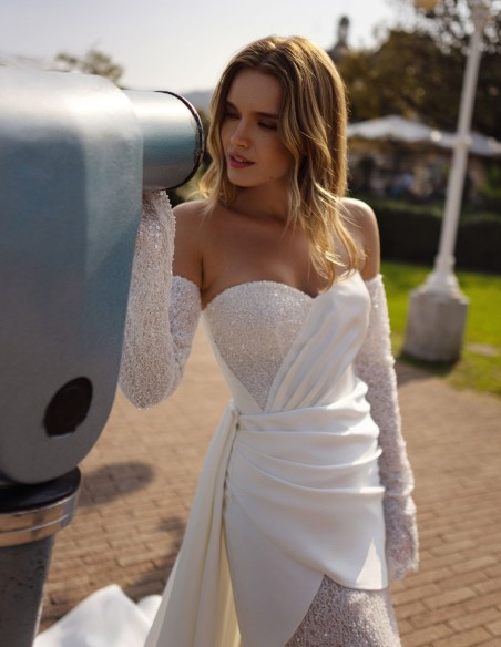 Robe de mariée à encolure en cœur avec manches longues amovibles