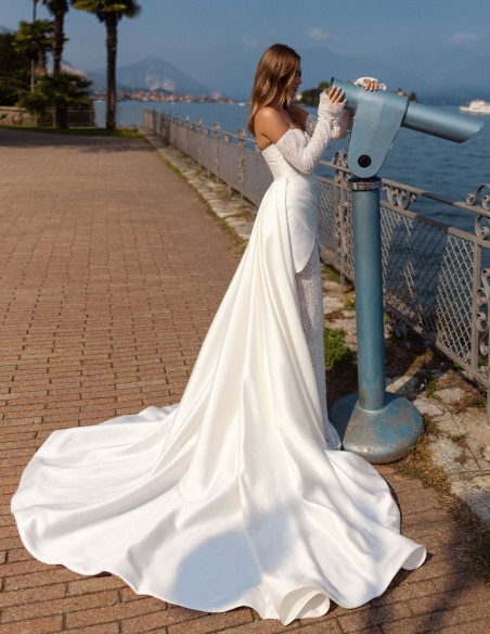 Vestido de novia escote corazón con manga larga desmontable
