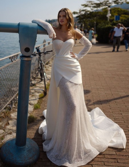 Robe de mariée à encolure en cœur avec manches longues amovibles