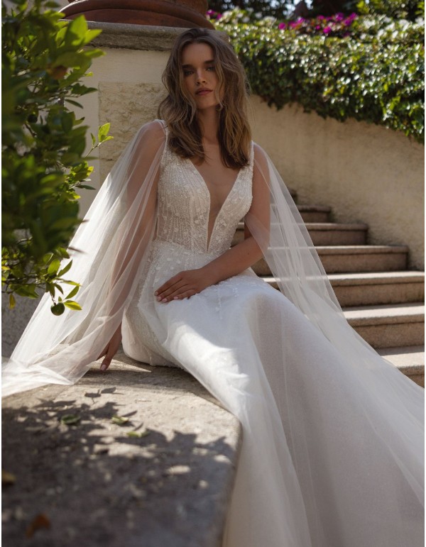 Vestido de novia largo en tul con cuerpo de pedrería