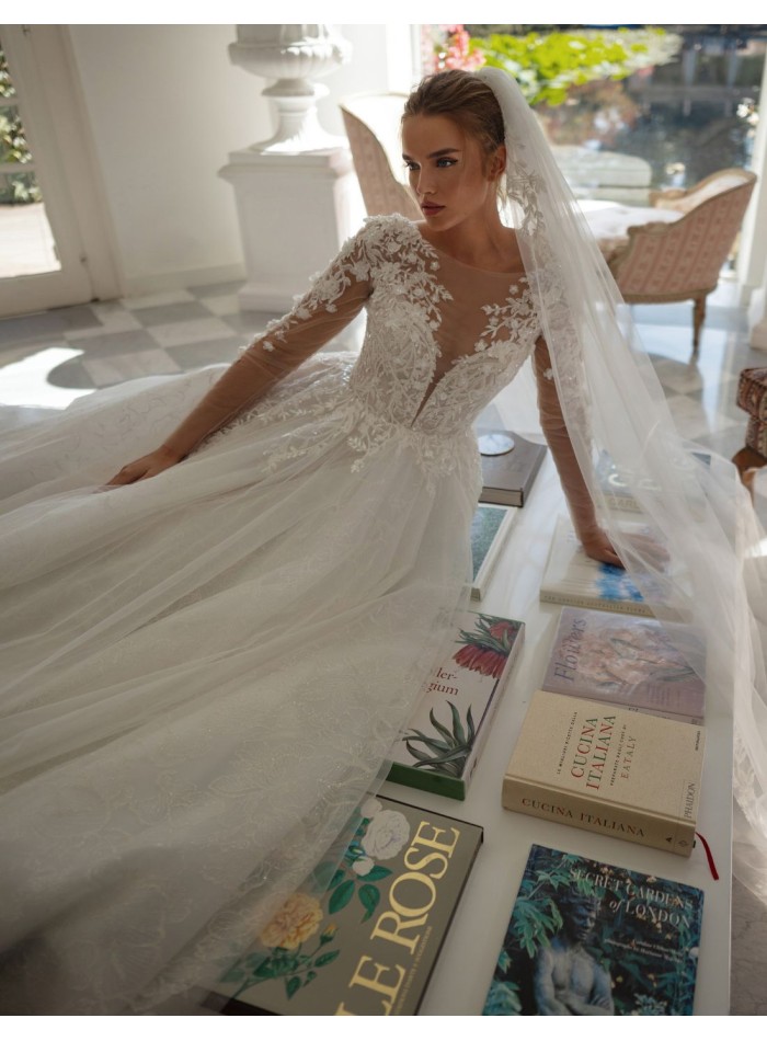 Robe de mariée ivoire avec encolure illusion,...