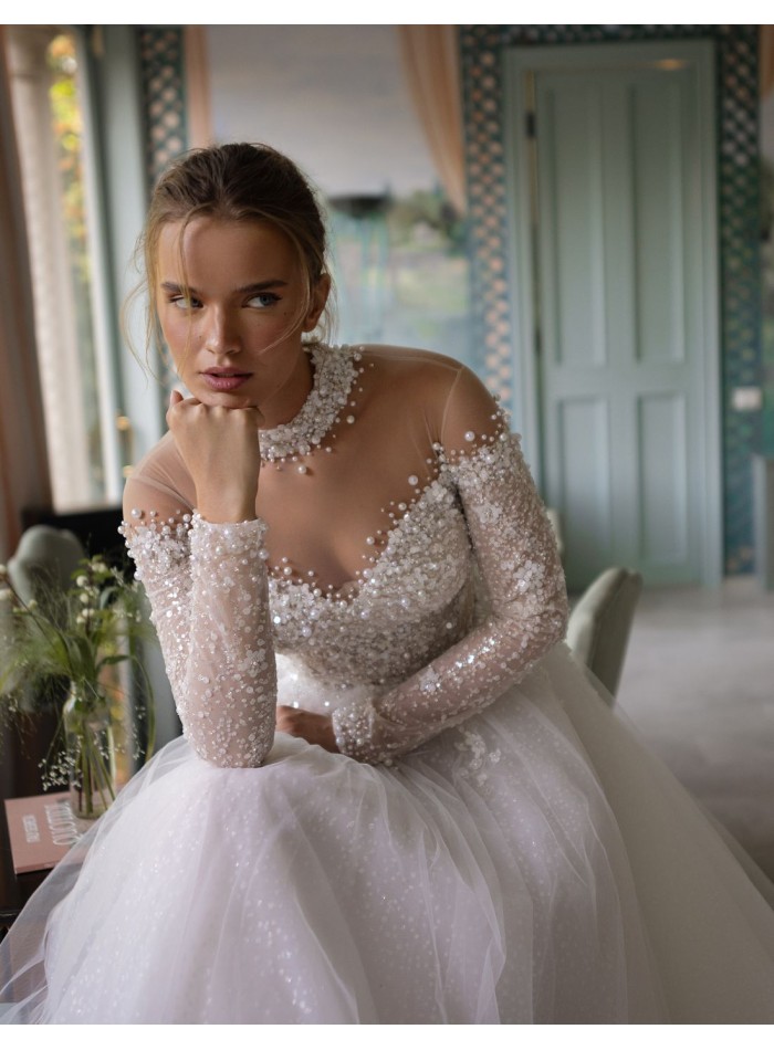 Vestido de novia marfil con escote y espalda ilusión