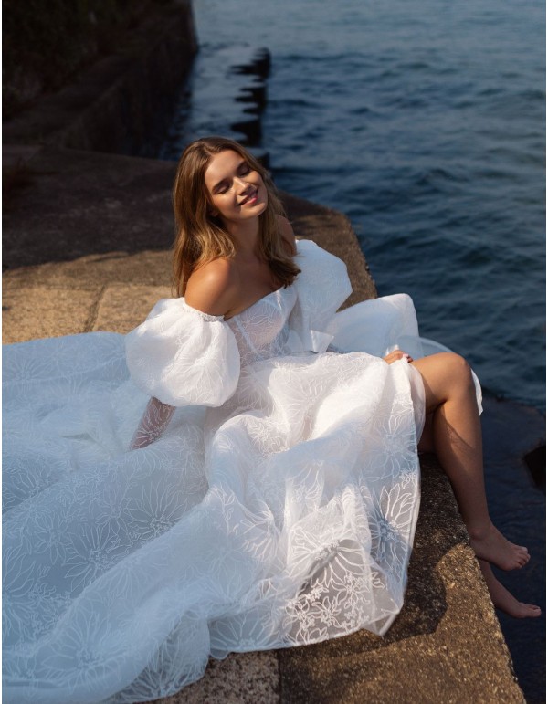 Ivory wedding dress with lace, open back and detachable...