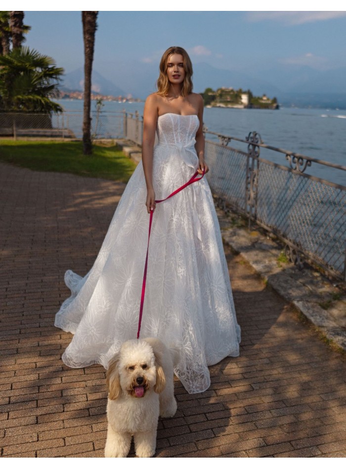 Vestido de novia marfil con encaje y mangas desmontables