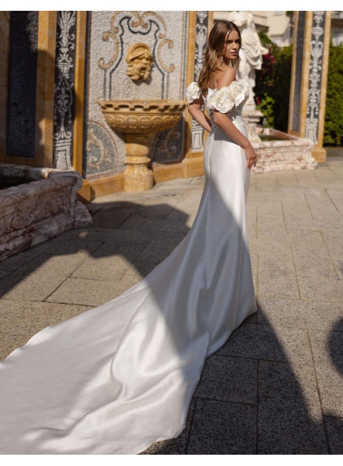 Light cream mermaid wedding dress with satin,...