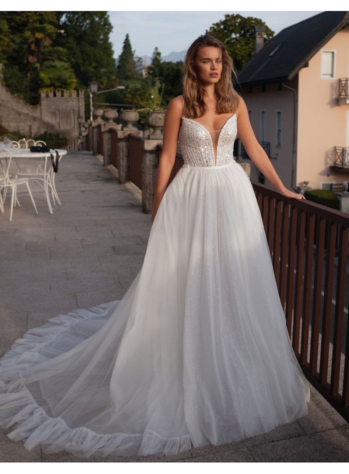 Robe de mariée ivoire, décolleté en V, tulle et...