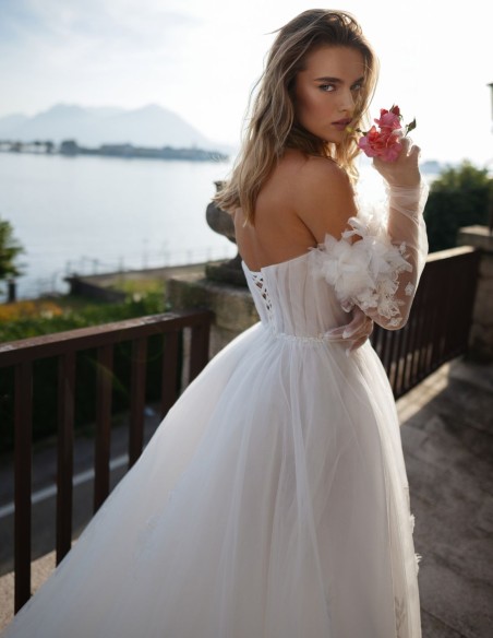Ivory A-line wedding dress with sweetheart neckline, lace and sleeves