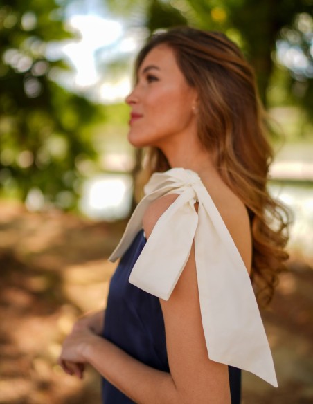 Vestido midi azul marino bicolor con lazos y volante