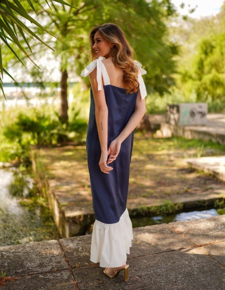 Vestido midi azul marino para graduaciones