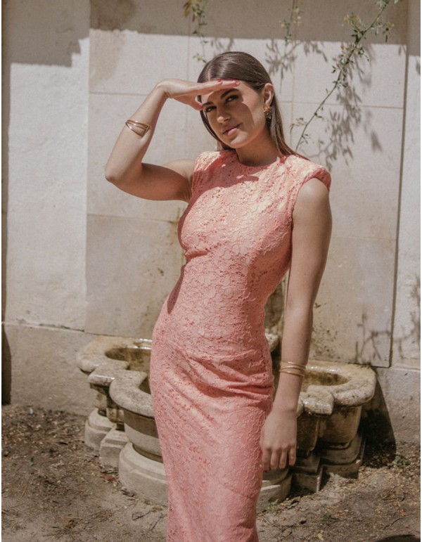 Robe midi corail avec épaulettes et tissu découpé