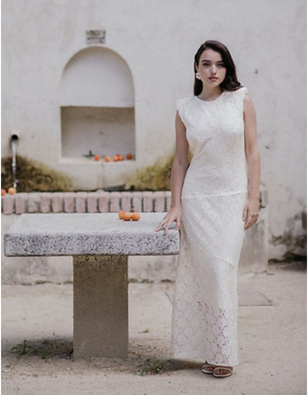 Vestido midi blanco roto con hombreras 2
