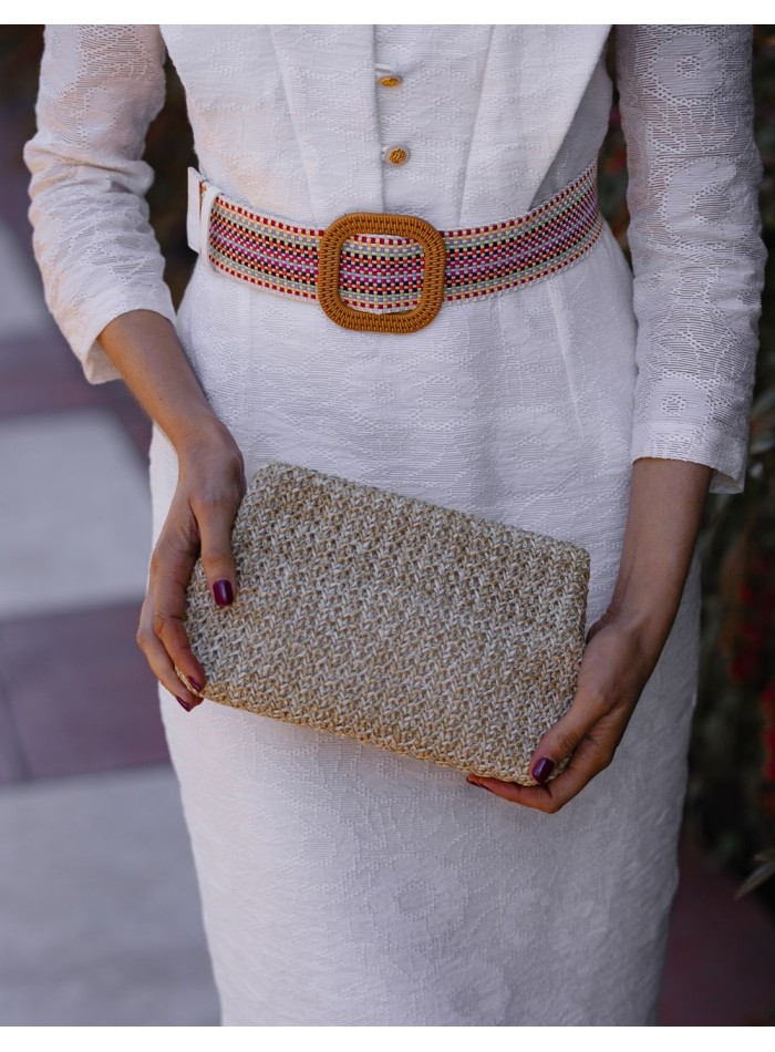 Raffia bag with magnet closure and long chain