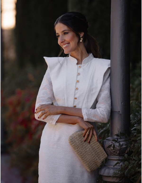 Raffia bag with magnet closure and long chain 2