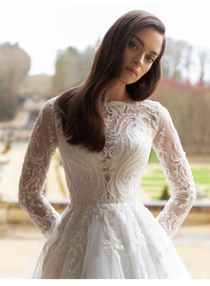 Robe de mariée coupe princesse avec manches...