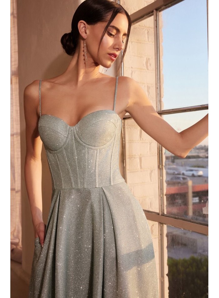 Robe de soirée en tissu brillant avec corsage...