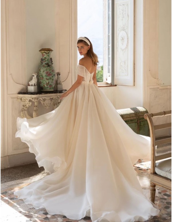 Asymmetrical neckline wedding dress with side slit skirt 2