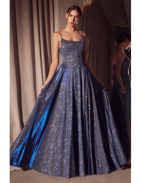 Vestido de invitada largo con corte imperio y falda de vuelo en azul noche