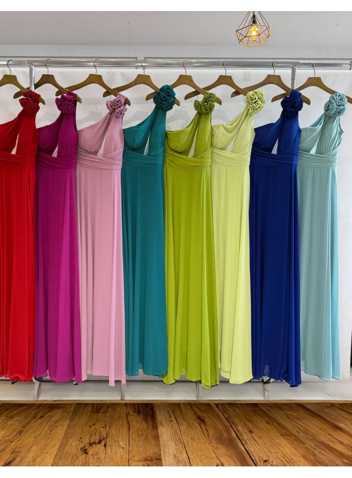 Robe de soirée longue avec encolure asymétrique...