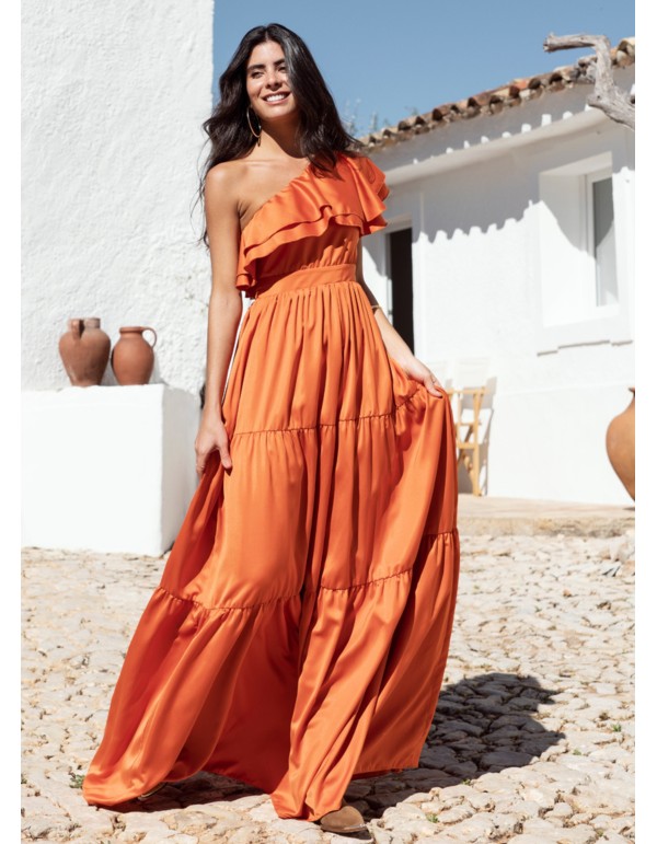 Robe longue orange à volants et encolure asymétrique 2