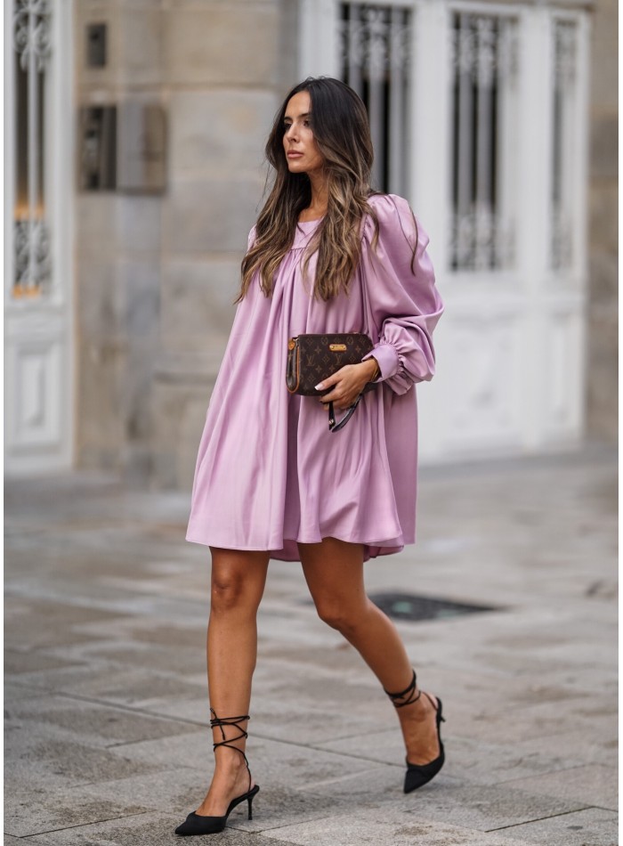 Vestido corto lila de corte amplio