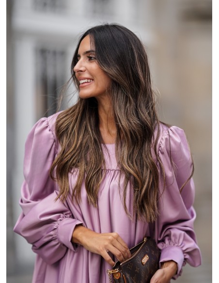 Vestido corto lila de corte amplio