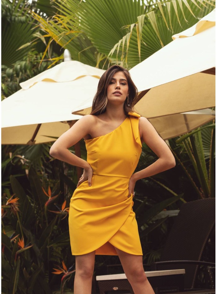Short yellow dress with asymmetrical neckline...